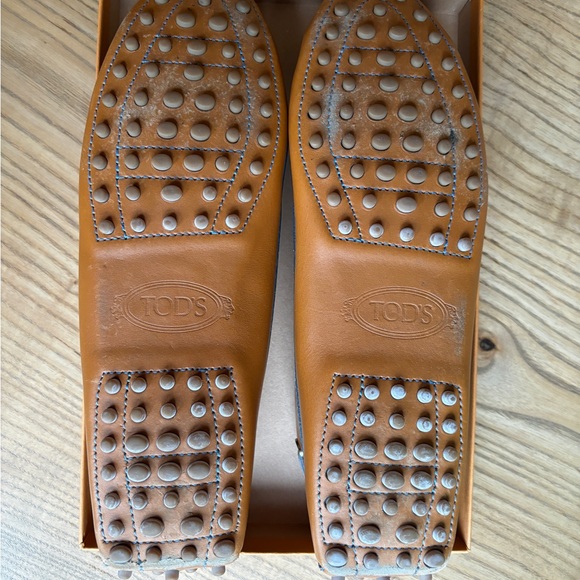 TOD’S Iconic Leather Loafers - Picture 5 of 5
